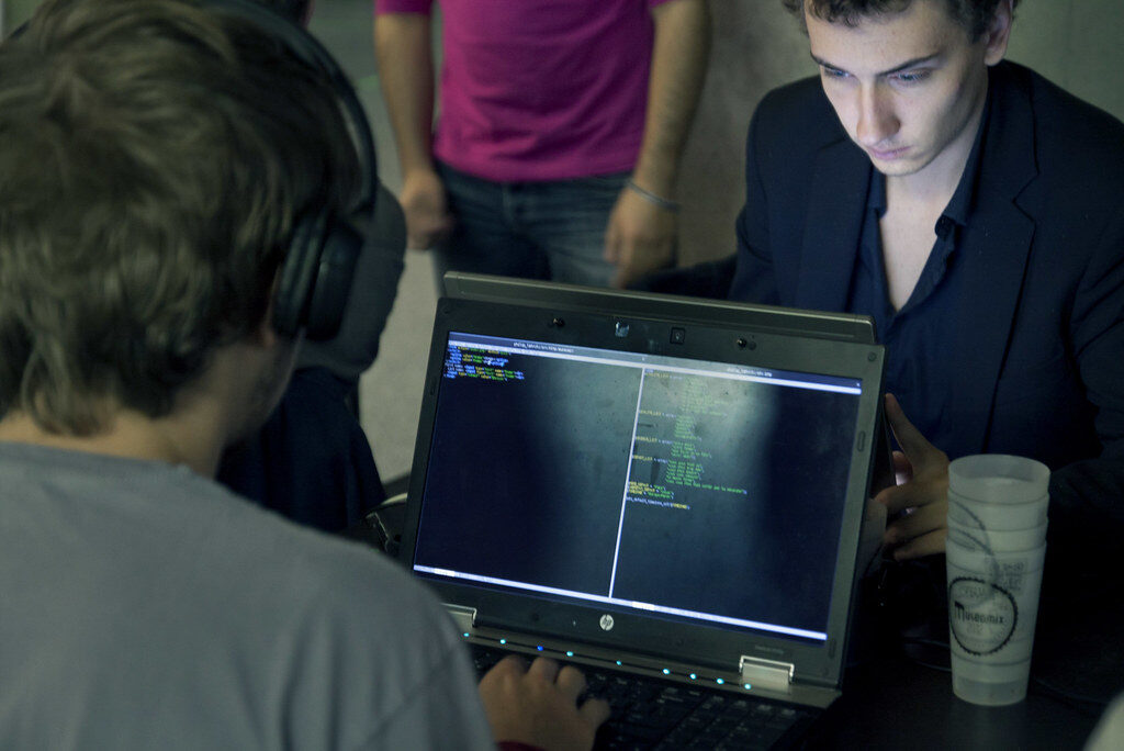 Read more about the article Devenir Un Développeur Full Stack : Les Compétences Essentielles À Maîtriser