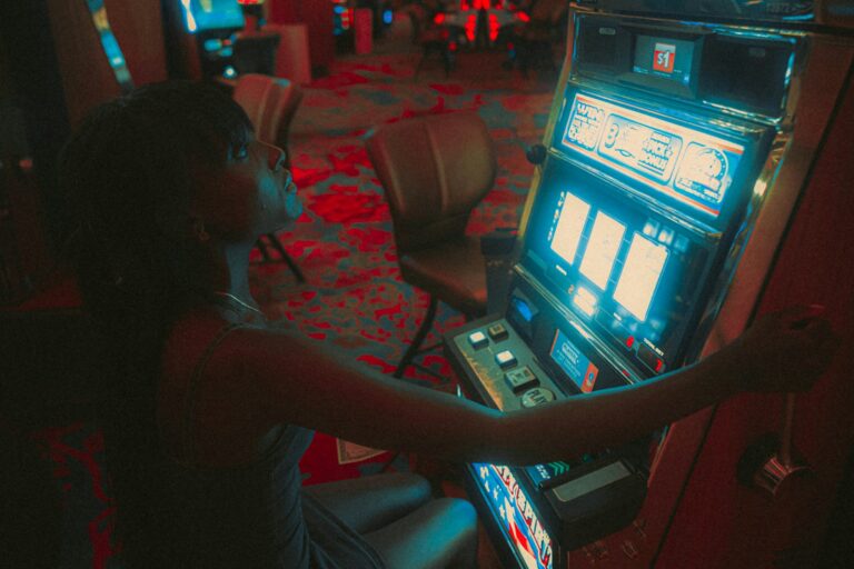 Read more about the article Développer Une Plateforme De Casino En Ligne : Les Défis Techniques Et Légaux